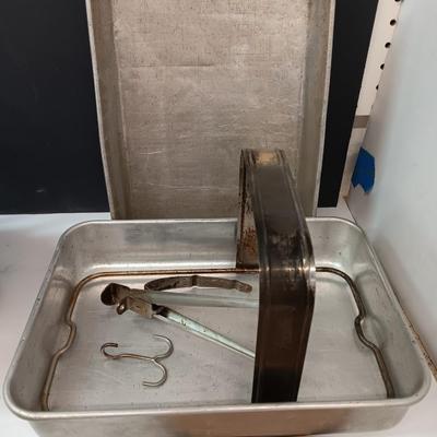 The ultimate chicken roaster with baking and roasting pans