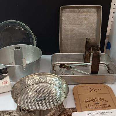 The ultimate chicken roaster with baking and roasting pans