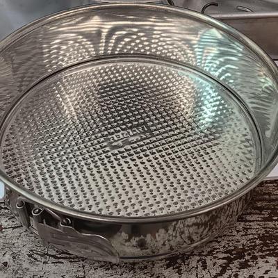 The ultimate chicken roaster with baking and roasting pans