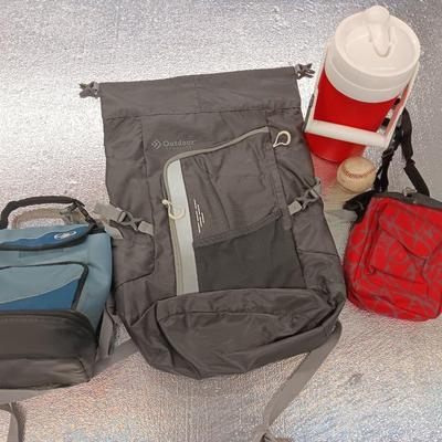 Outdoor day pack with insulated lunch boxes and drink container