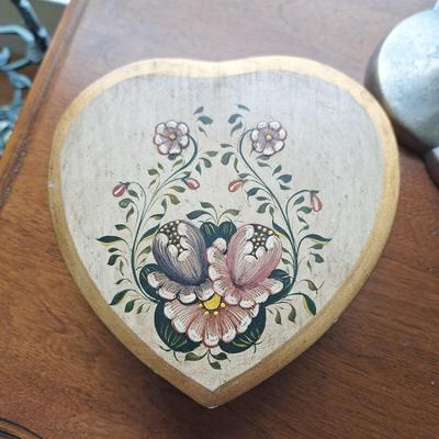 heart shaped trinked box