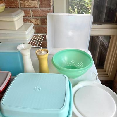 43 Piece Vintage Tupperware Lot