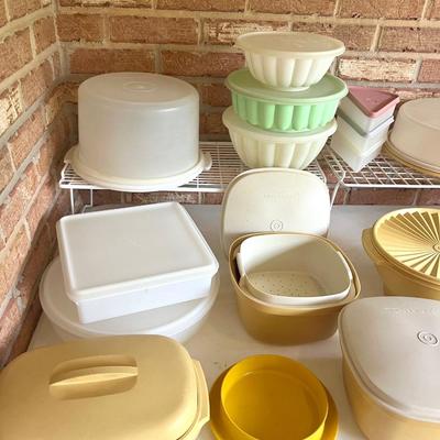 43 Piece Vintage Tupperware Lot
