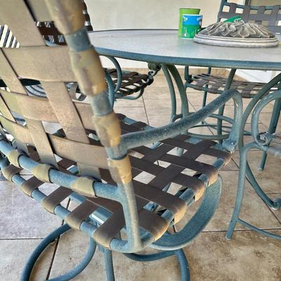 BROWN JORDAN Outdoor table and 4 chairs and outdoor accessories