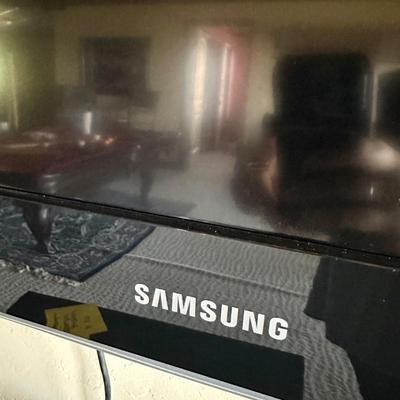 Samsung TV and mount
