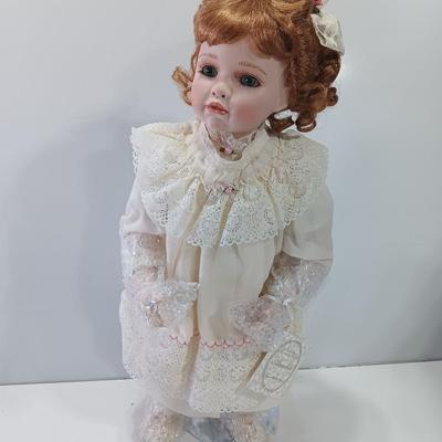 "Amelia" by Virginia Turner A timeless Portrait of Innocence and Friendship porcelain doll NEW!