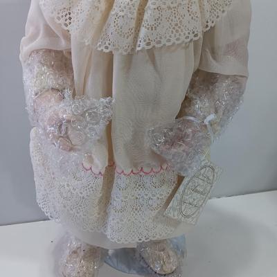 "Amelia" by Virginia Turner A timeless Portrait of Innocence and Friendship porcelain doll NEW!