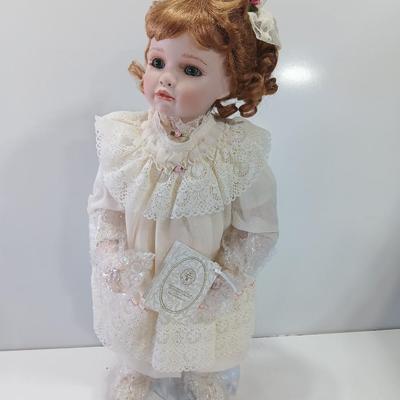 "Amelia" by Virginia Turner A timeless Portrait of Innocence and Friendship porcelain doll NEW!