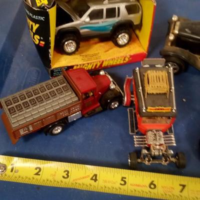 LOT 87 FIVE TOY CARS