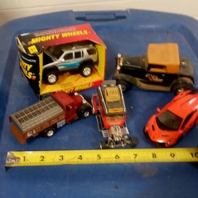 LOT 87 FIVE TOY CARS