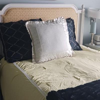Bed bedroom