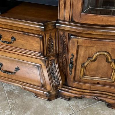AICO ~ MICHAEL AMINI ~ 4 Piece ~ 8Ft Tall Large Entertainment Center