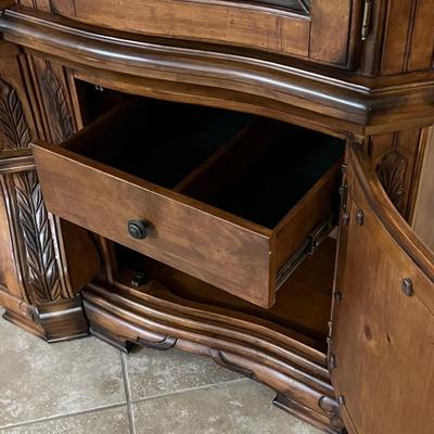 AICO ~ MICHAEL AMINI ~ 4 Piece ~ 8Ft Tall Large Entertainment Center