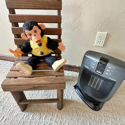 35" flatscreen TV with wall mount, children’s chair and monkey lot