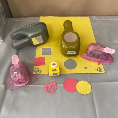 Cute Corner Punches a large Circle and Square & Lips