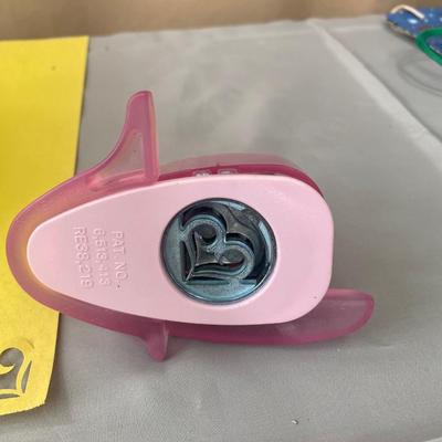 Cute Corner Punches a large Circle and Square & Lips