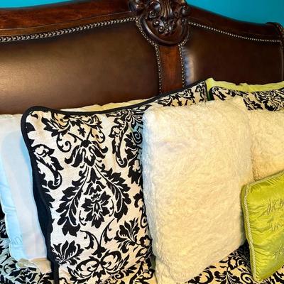 Queen size bed, including mattress and bedding, pillows