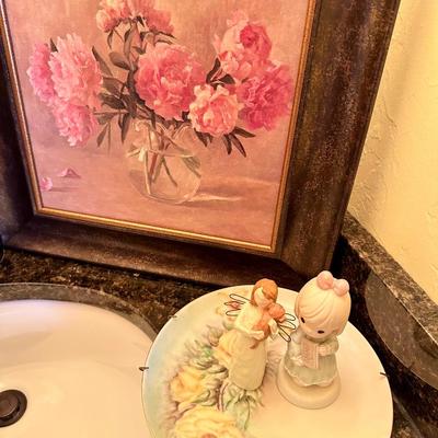 A piece of floral art, and China, figurines, plate