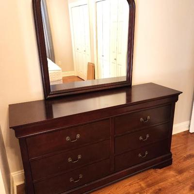 Lot #29 6 Drawer Bedroom Dresser with Mirror