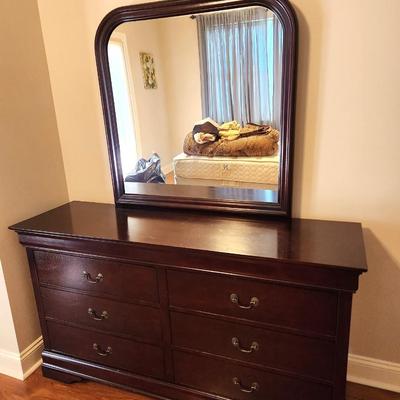 Lot #29 6 Drawer Bedroom Dresser with Mirror