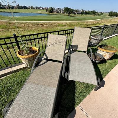 2 outdoor lounge chairs and 2 flower pots
