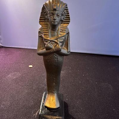 king tut statue