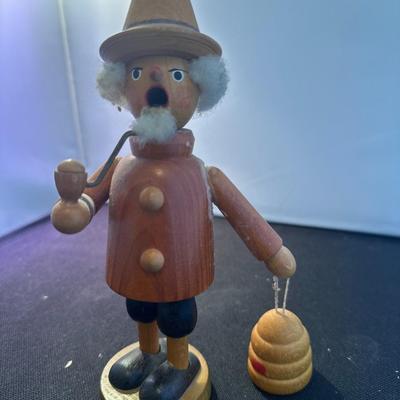 VINTAGE ERZGEBIRGE GERMAN(?) SMOKER MAN BEEKEEPER FIGURINE INCENSE BURNER
