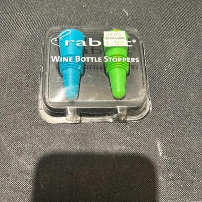 Wine bottle stoppers