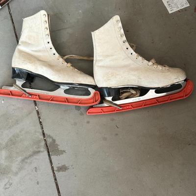 Vintage Ice Skates (woman)