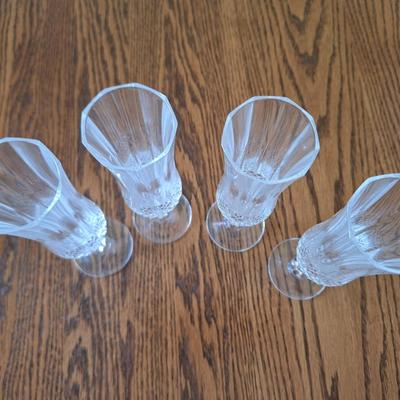 4 champagne glasses