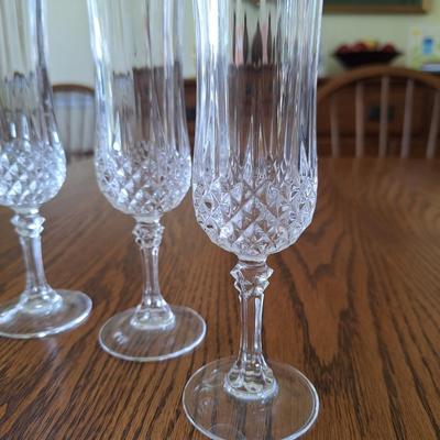 4 champagne glasses
