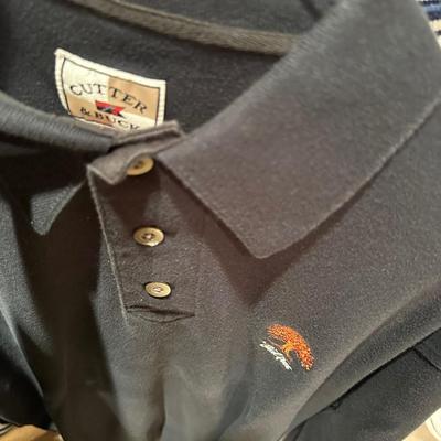 A lot of men’s Oak Tree pullovers size XL
