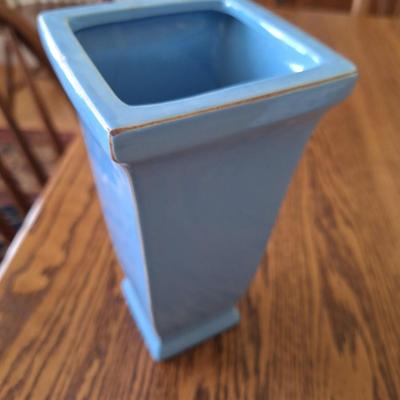 2 blue vases