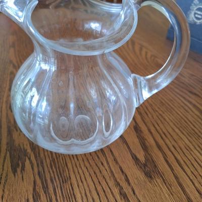 2 blown glass vases