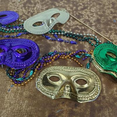 Lot of more than 20 Vintage Mardi Gras Masks Decor