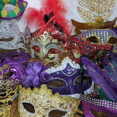 Lot of more than 20 Vintage Mardi Gras Masks Decor