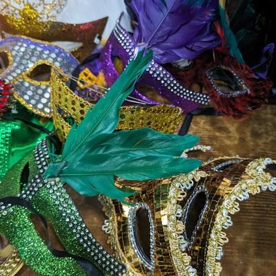Lot of more than 20 Vintage Mardi Gras Masks Decor