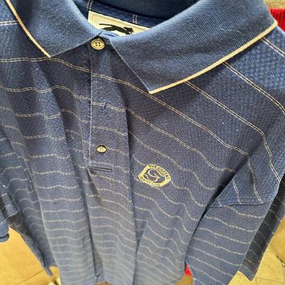 4 Men’s shirts and sweater vest lot XL