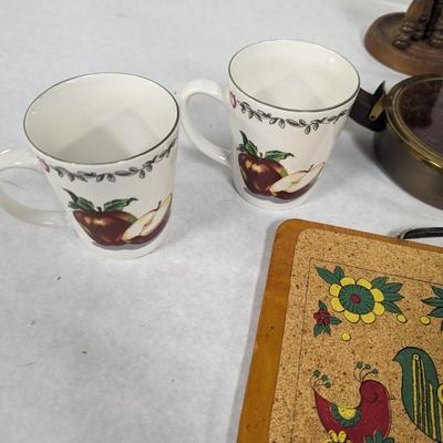 Hoselton Duck Figure Home Decor Coffee Mugs Knife Holder