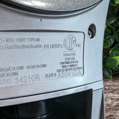 Hamilton Beach Clothing Iron Electric Appliance Retractable Plug Residue on Surface