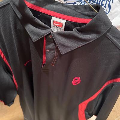A lot of five OU men’s shirts and pullovers size XL