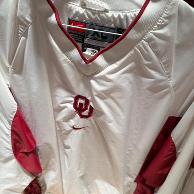 A lot of five OU men’s shirts and pullovers size XL