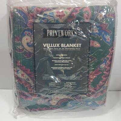 New Queen / King sized Printworks Vellux Blanket