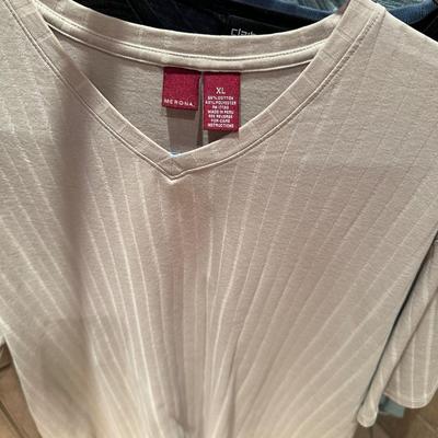 5 Men's XL shirts short sleeve