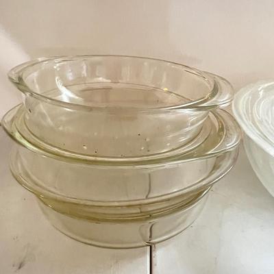 Large Pyrex Lot - Nesting Bowls, Pie Dishes, Casserole