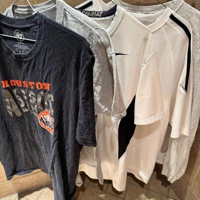 A lot of five men’s XL T-shirts, Nike
