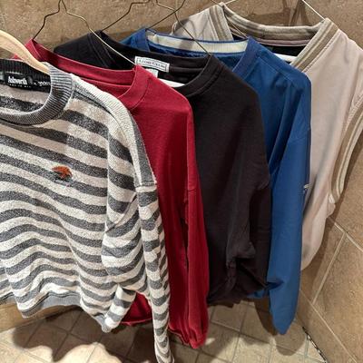 Five men’s sweater size, XL, Oak Tree