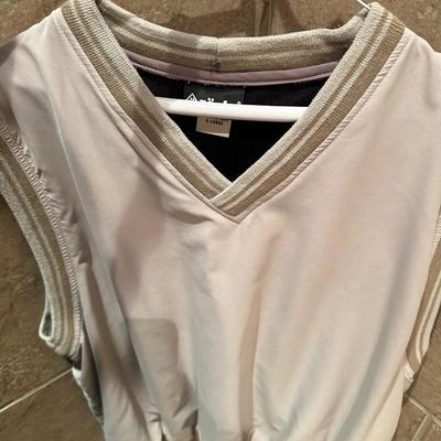 Five men’s sweater size, XL, Oak Tree