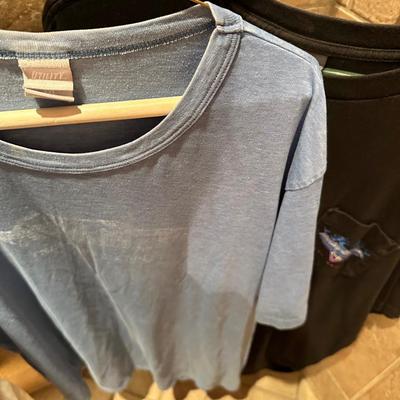Five men’s XXL shirts. Button downs.