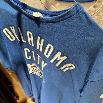 A lot of five men’s T-shirts XL OKC Thunder
